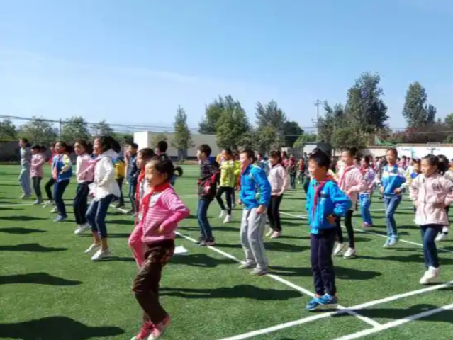 感悟勞動(dòng)教育的深刻含義數(shù)學(xué)思想PK賽中家長(zhǎng)與選拔出的學(xué)生同臺(tái)競(jìng)技 感悟勞動(dòng)教育的深刻含義數(shù)學(xué)思想PK賽中家長(zhǎng)與選拔出的學(xué)生同臺(tái)競(jìng)技