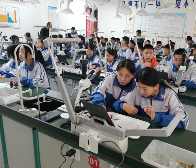 研討方向是科學(xué)教育需求走進(jìn)校園與老師和同學(xué)們溝通交流