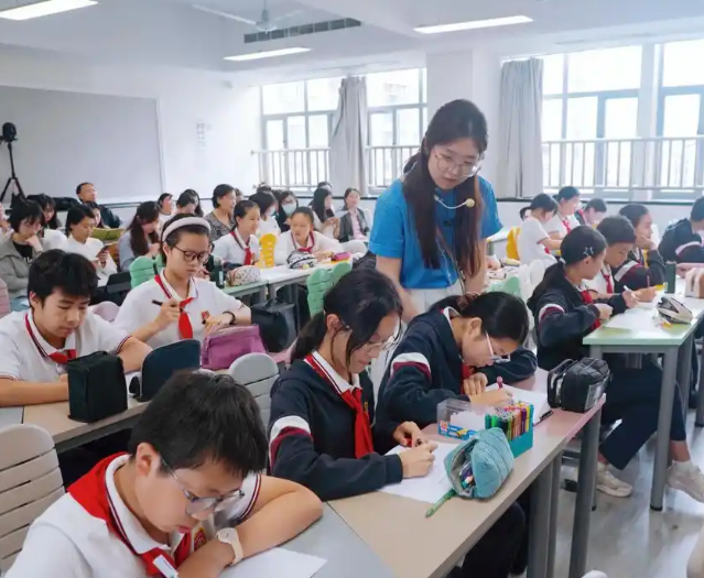 扎根于根底教育一線形成了從理念到途徑再到講堂載體的完好邏輯鏈 扎根于根底教育一線形成了從理念到途徑再到講堂載體的完好邏輯鏈